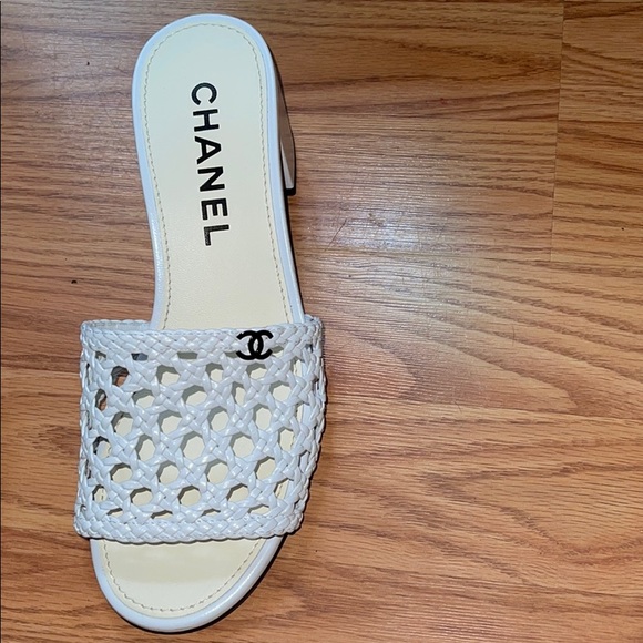 In new condition Chanel  Sandals sz 371/2 - Picture 4 of 6